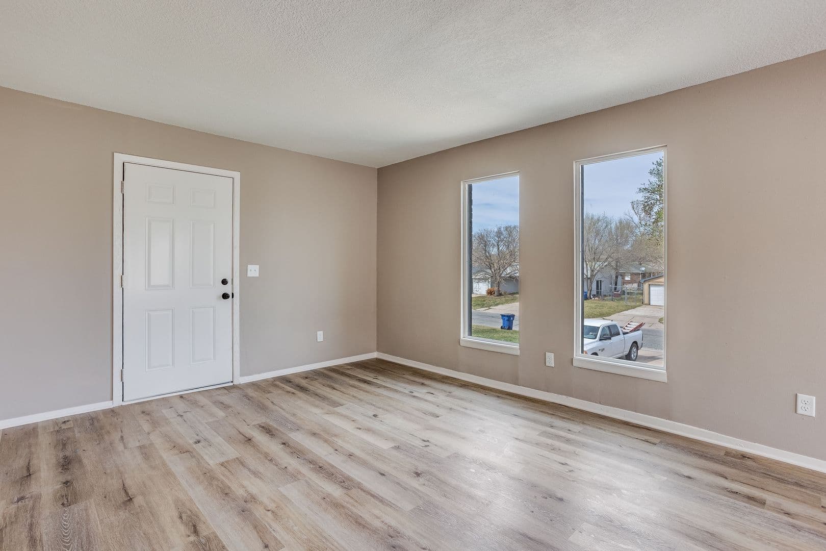 Wichita Apartment: 1515 E El Monte St