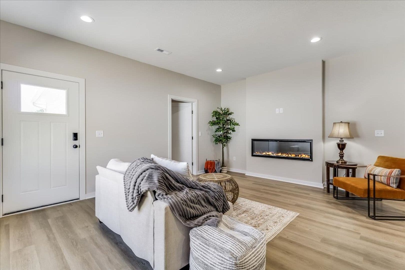 Wichita House: 2331 W MacArthur Ct