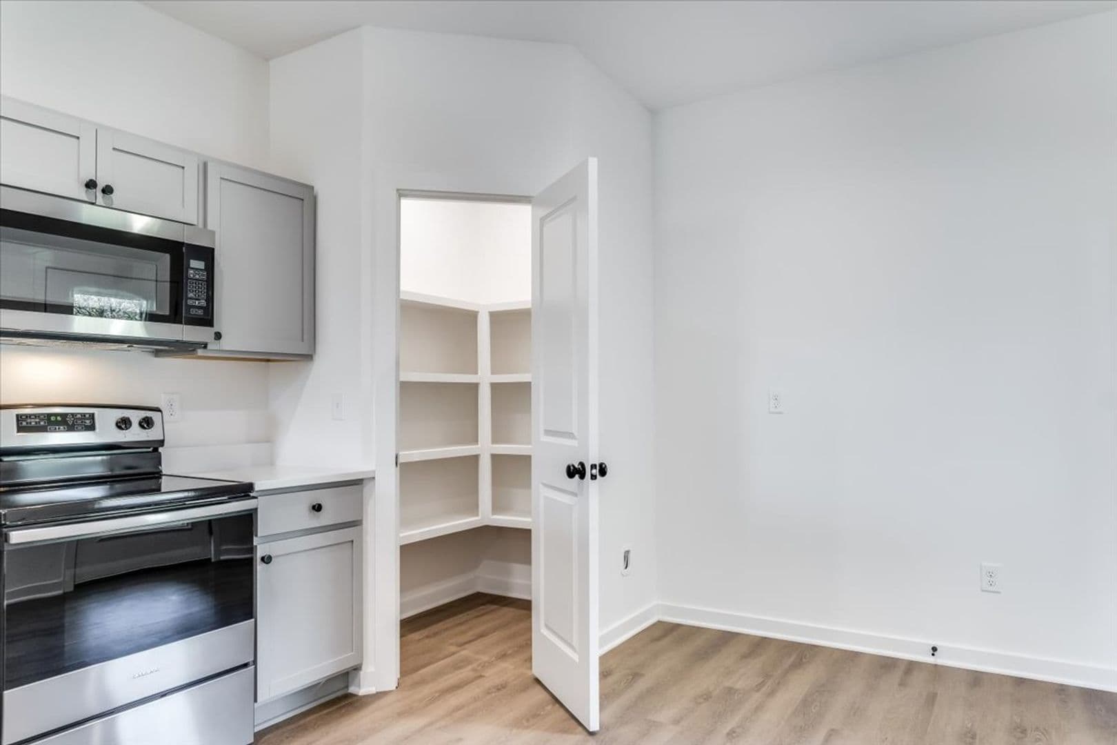 Wichita House: 11318 W 35th Cir S
