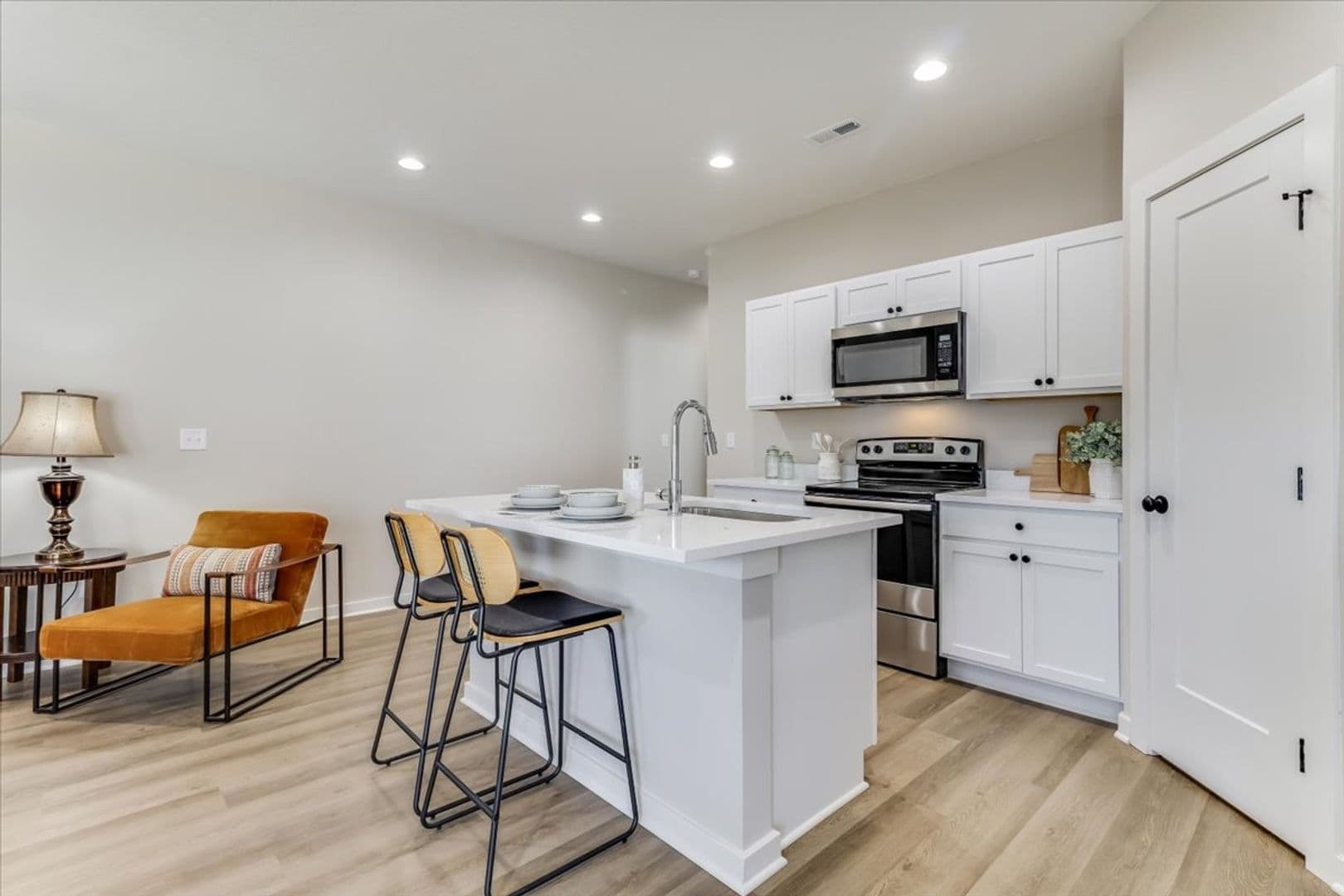 Wichita House: 2319 W MacArthur Ct