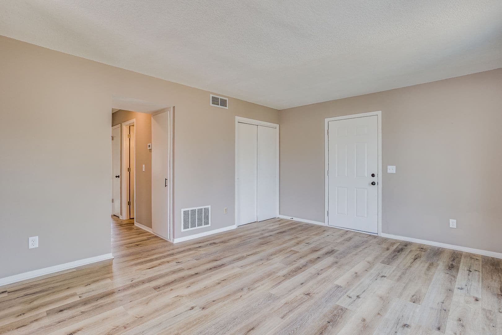 Wichita Apartment: 1515 E El Monte St