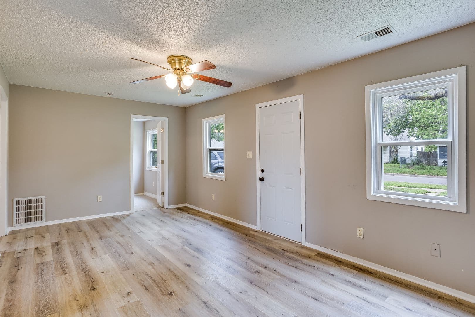 Wichita House: 2051 S Topeka Ave