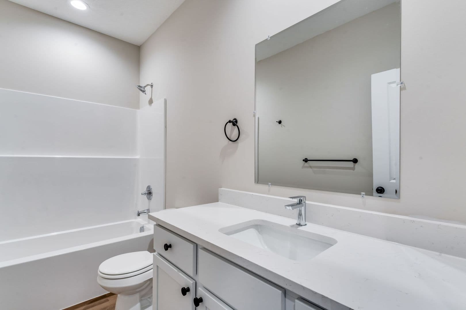 Newton House: 903 S Blaine St