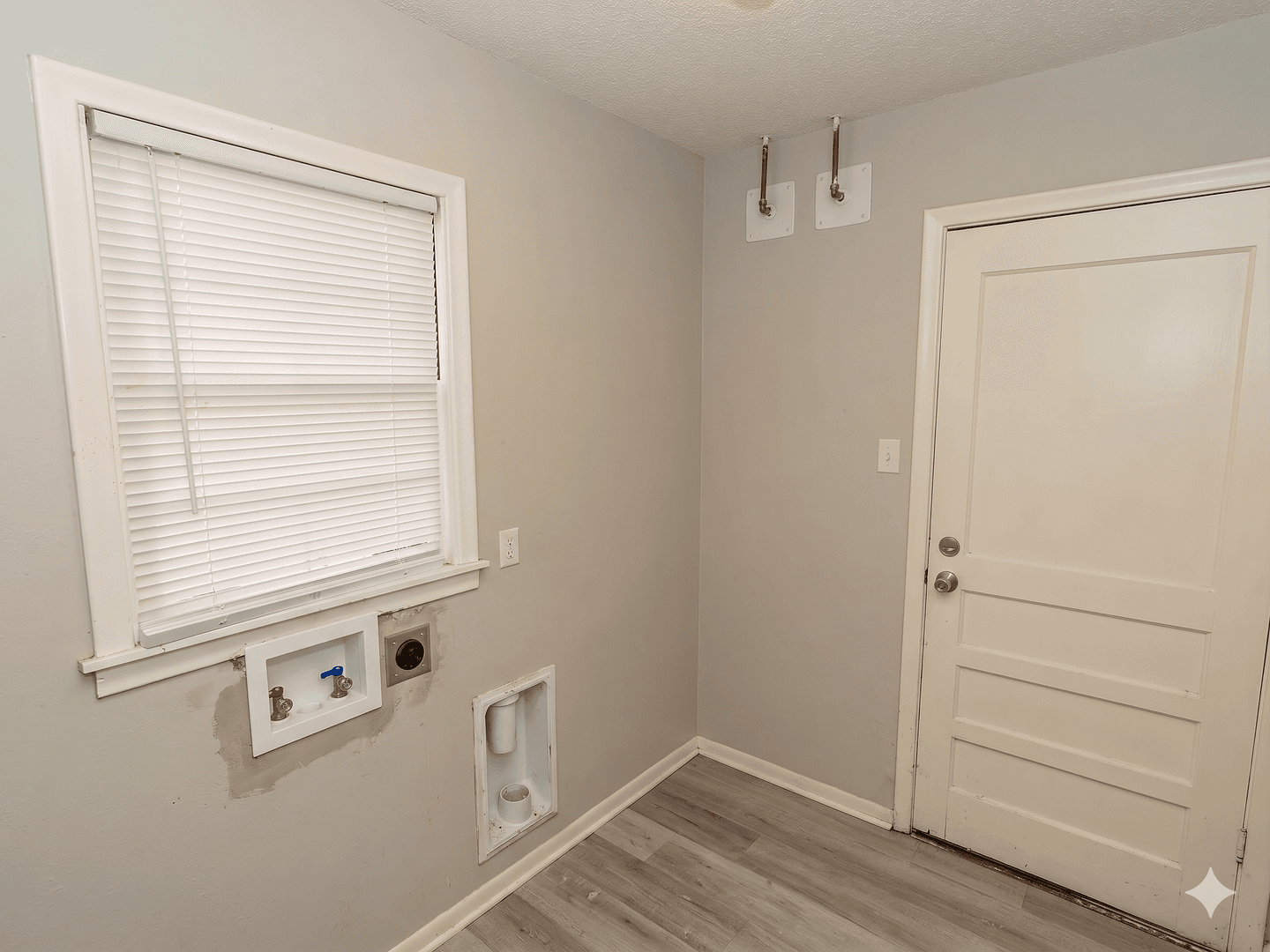 Haysville House: 416 W Spring Dr