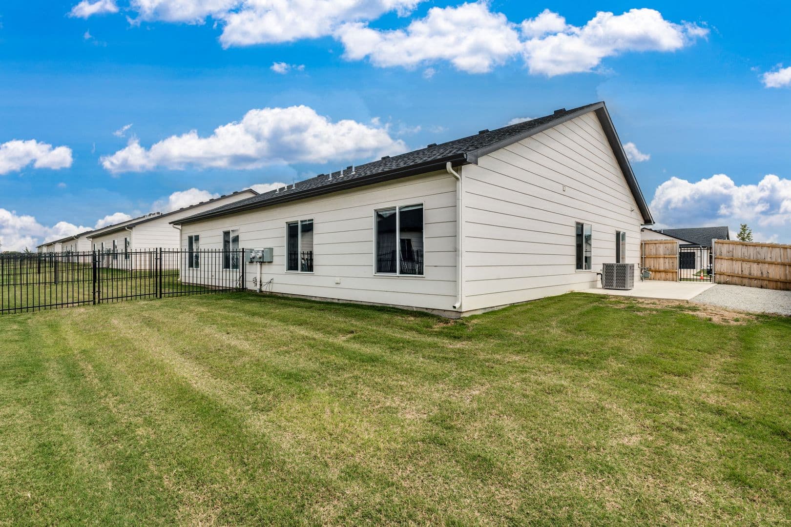 Derby House: 1731 E Cloverbrook Ct