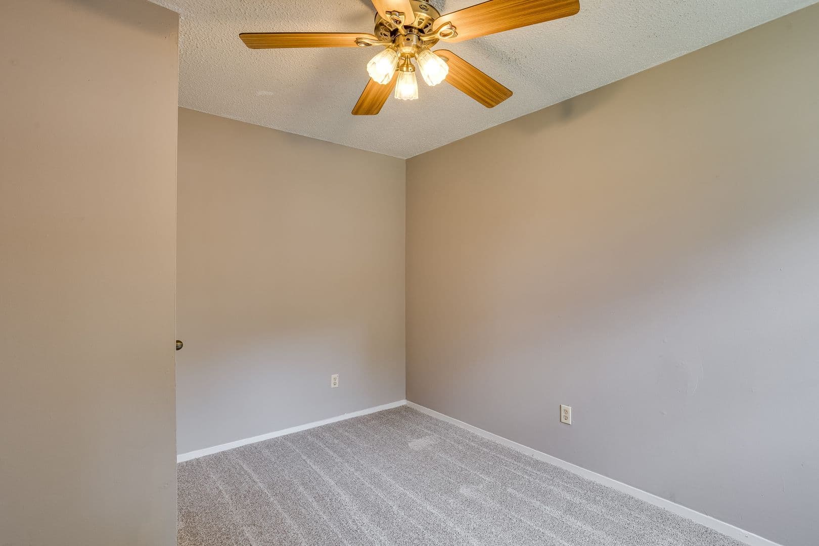 Wichita House: 2051 S Topeka Ave