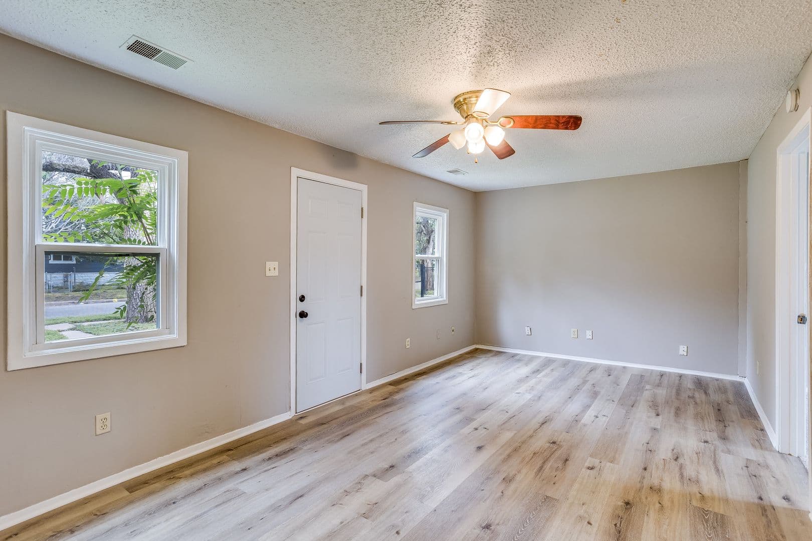 Wichita House: 2051 S Topeka Ave