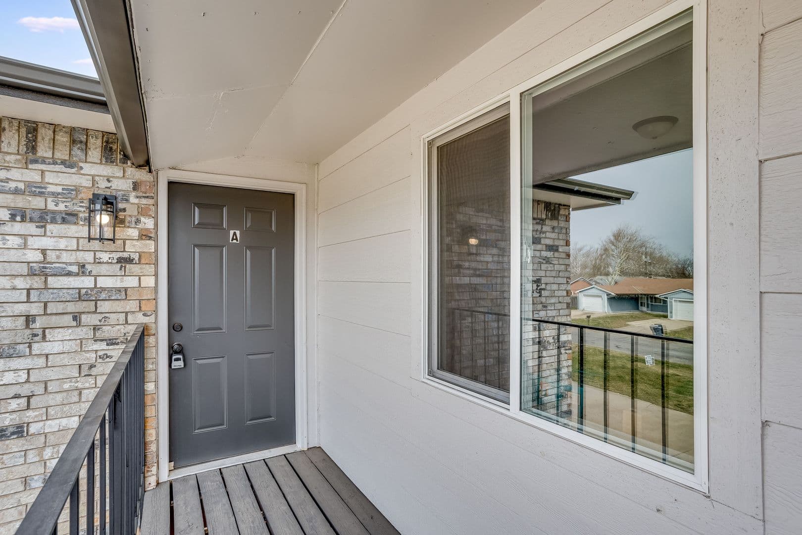 Wichita Apartment: 1515 E El Monte St