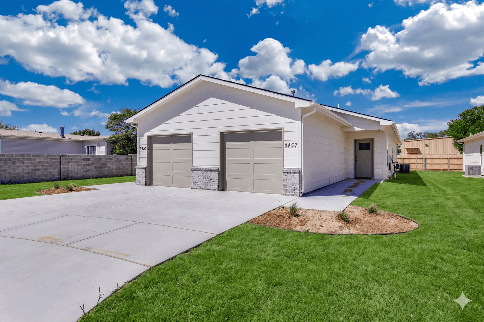 Wichita House: 2337 W MacArthur Ct