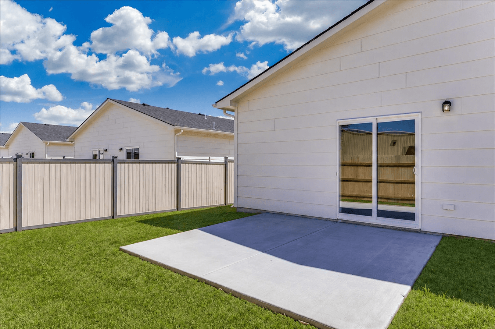 Wichita House: 2319 W MacArthur Ct