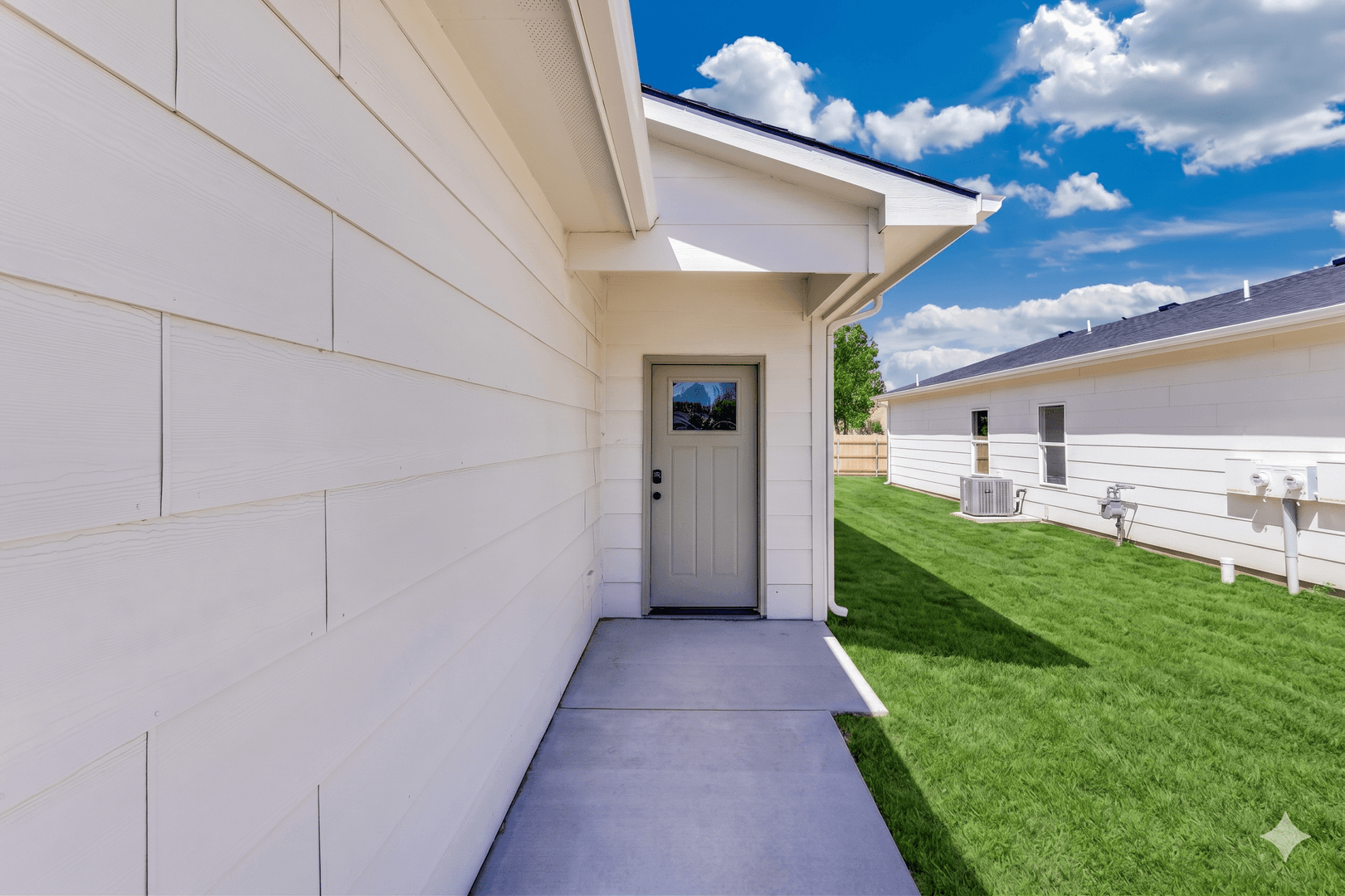 Wichita House: 2321 W MacArthur Ct