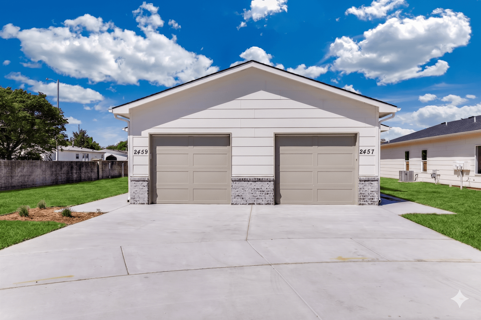 Wichita House: 2337 W MacArthur Ct