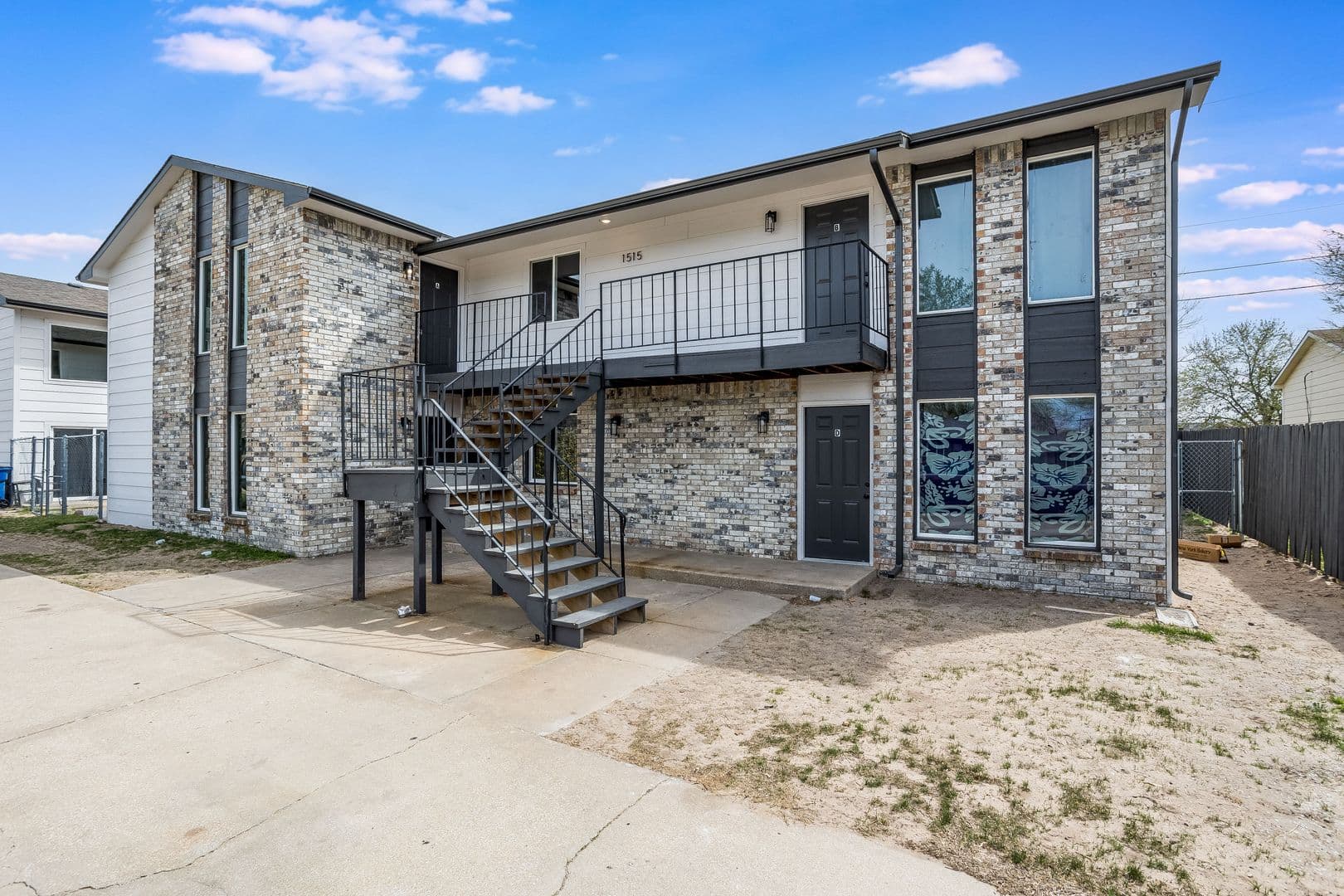 Wichita Apartment: 1515 E El Monte St