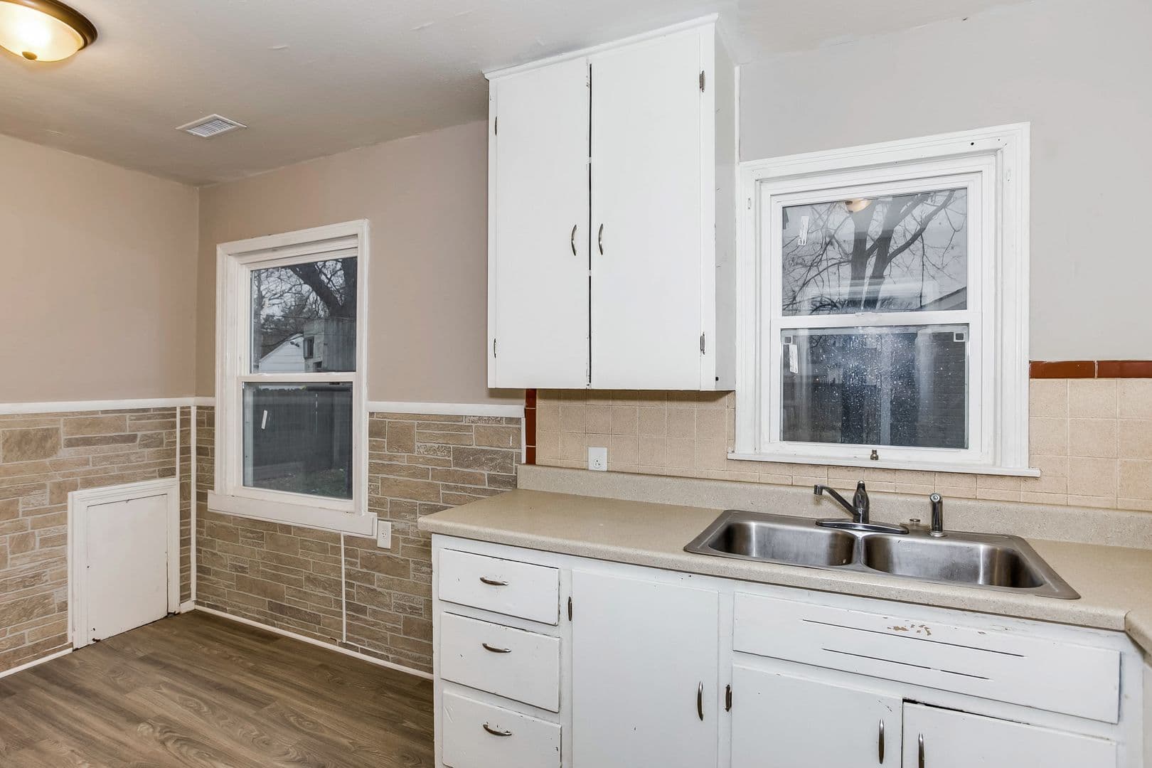 Wichita House: 331 N Saint Paul Ave