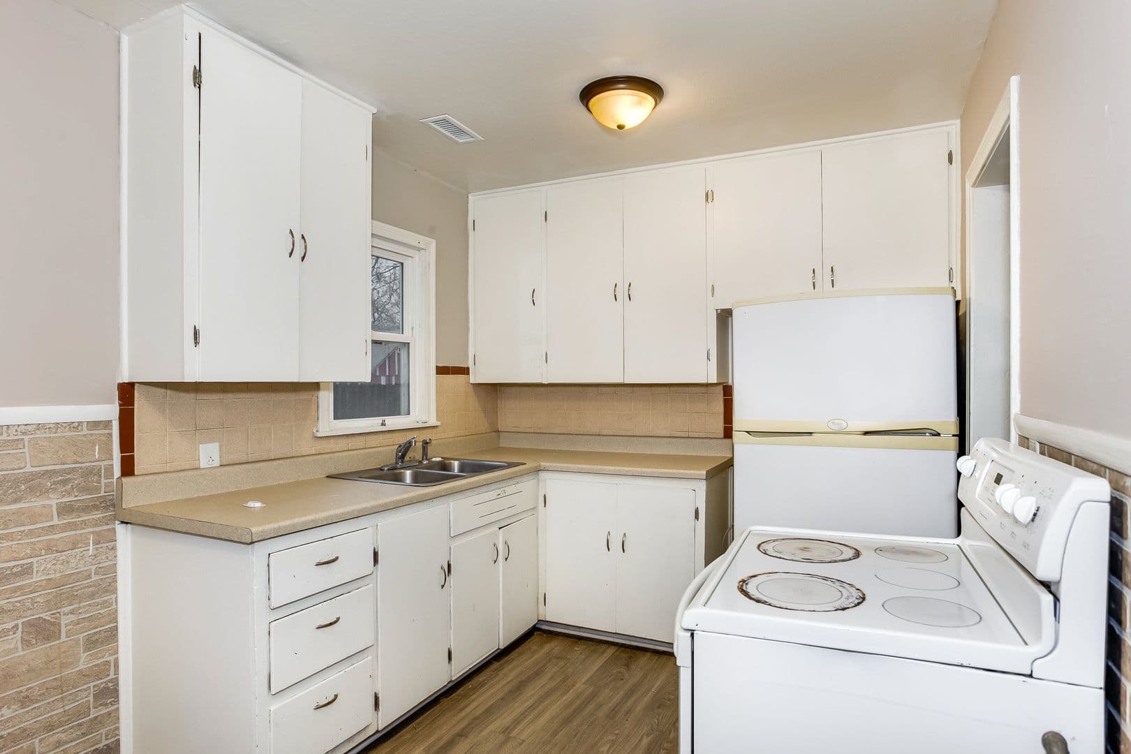 Wichita House: 331 N Saint Paul Ave