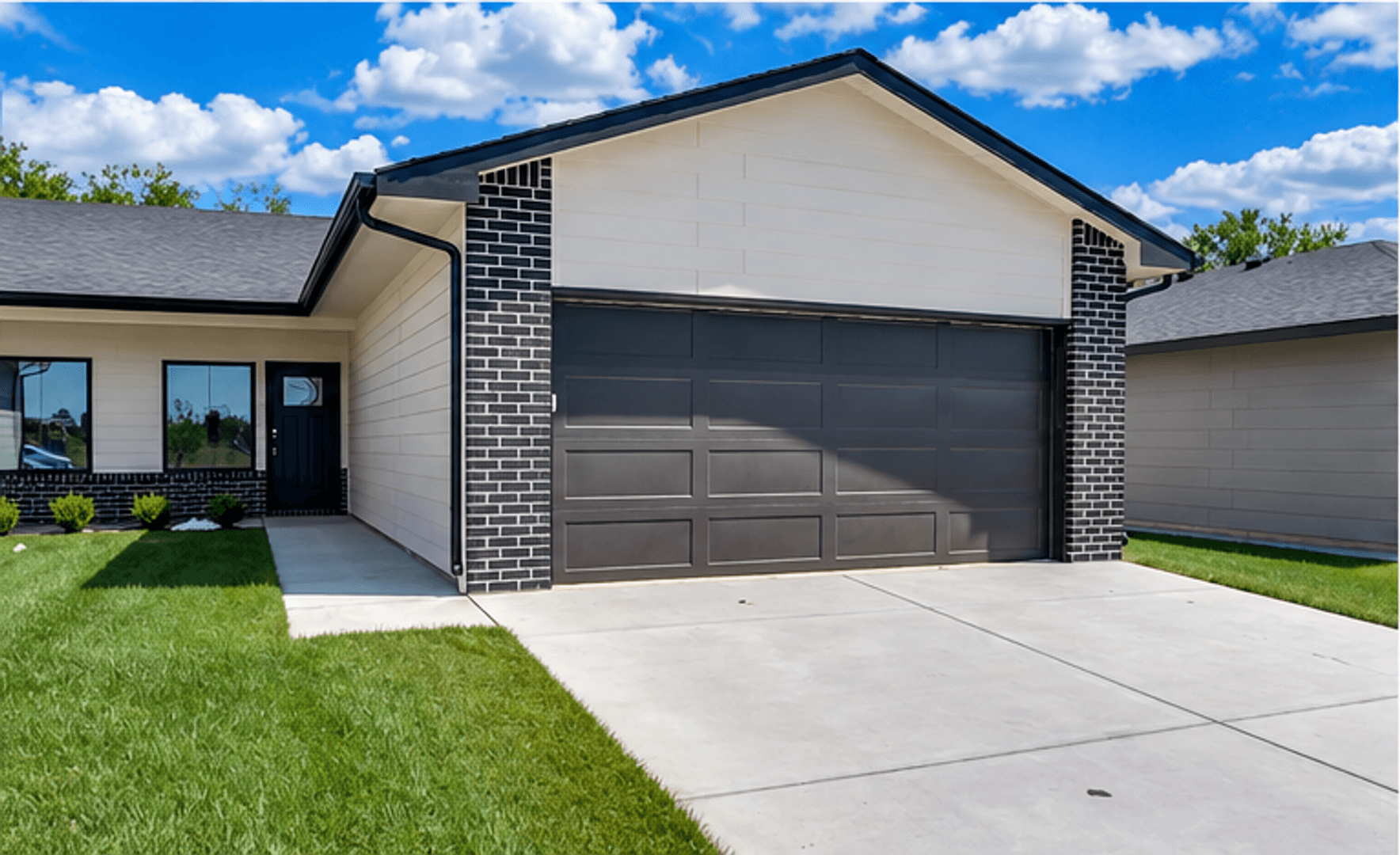 Wichita House: 11316 W 35th Cir S