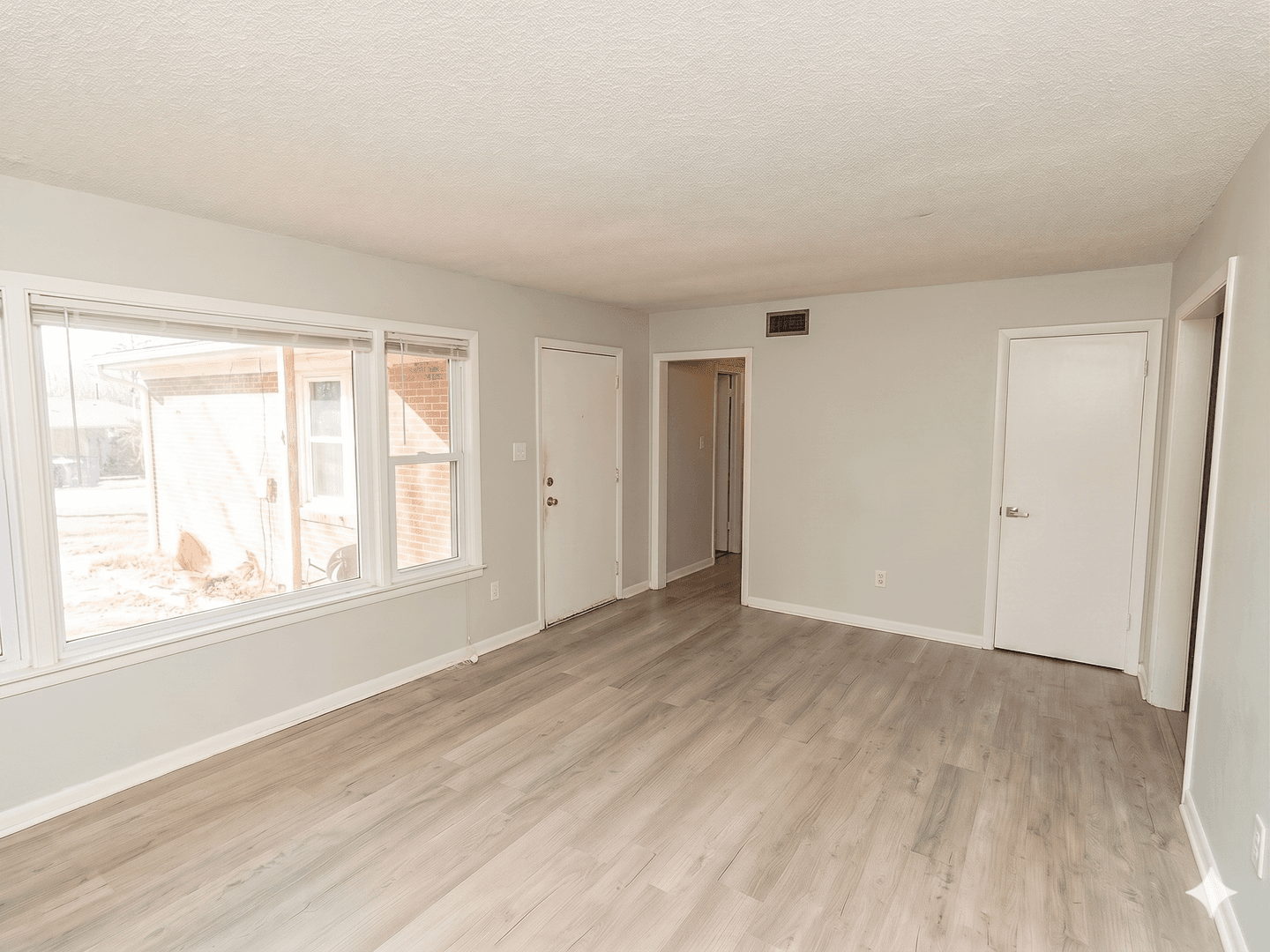 Haysville House: 416 W Spring Dr