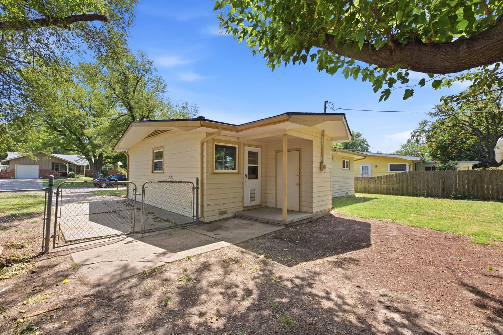 Derby House: 1425 N Georgie Ave