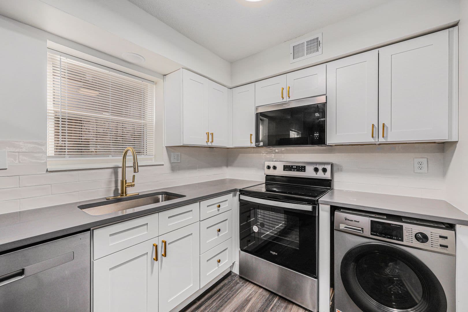 Kansas City Apartment: 4011 McGee St