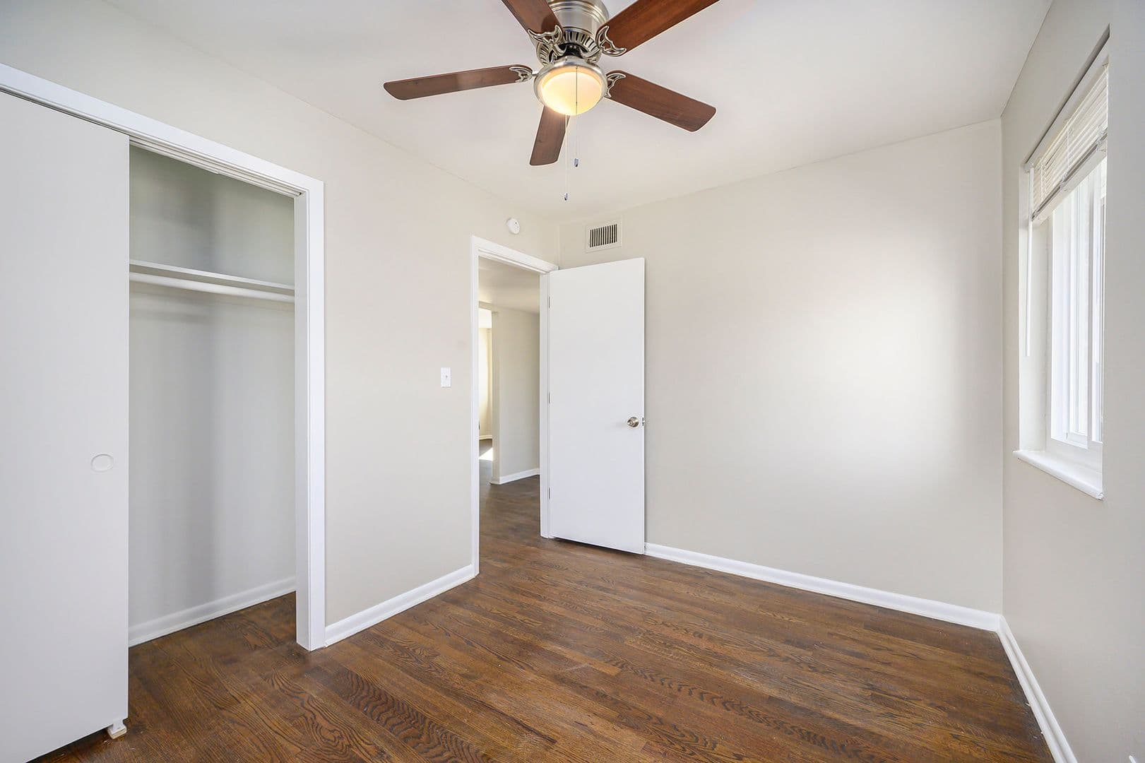 Gladstone Condo: 804 NE 68th St