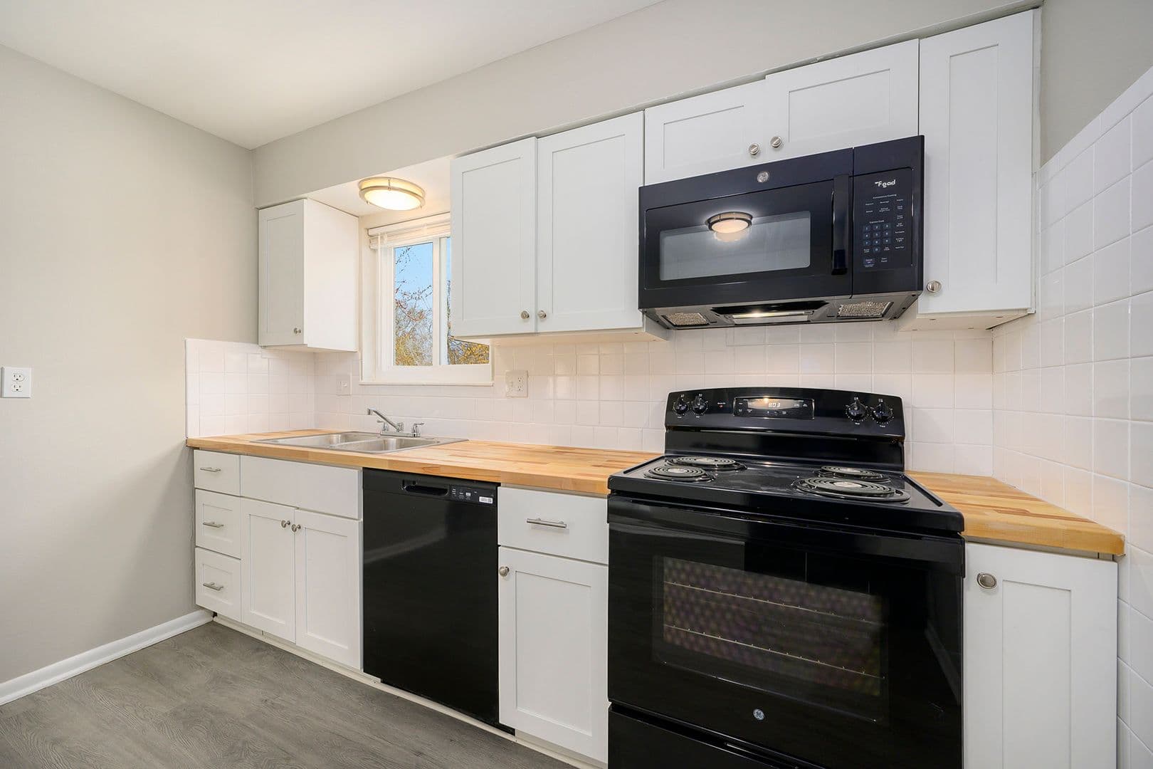 Gladstone Condo: 800 NE 68th St