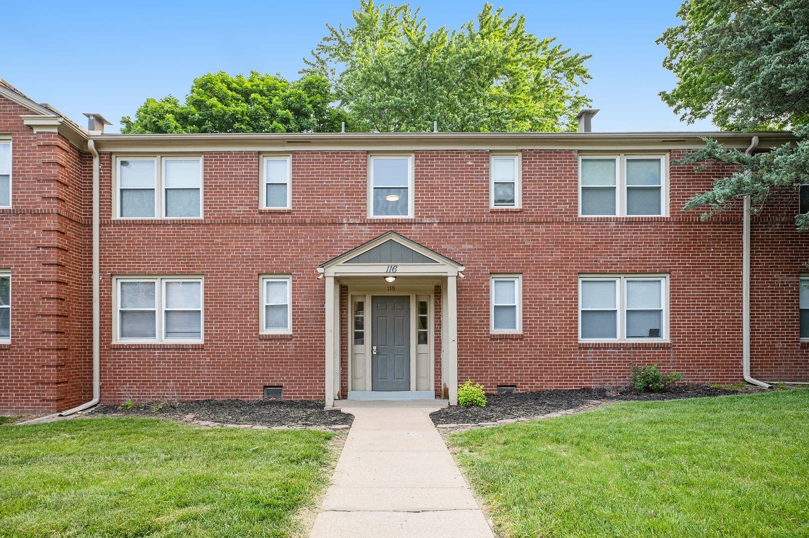 Independence Apartment: 120 W Elizabeth St
