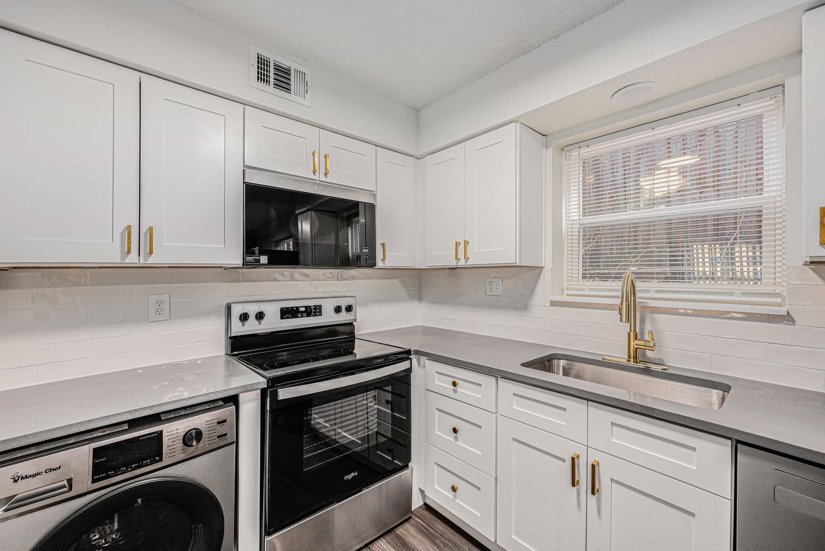 Kansas City Apartment: 4011 McGee St