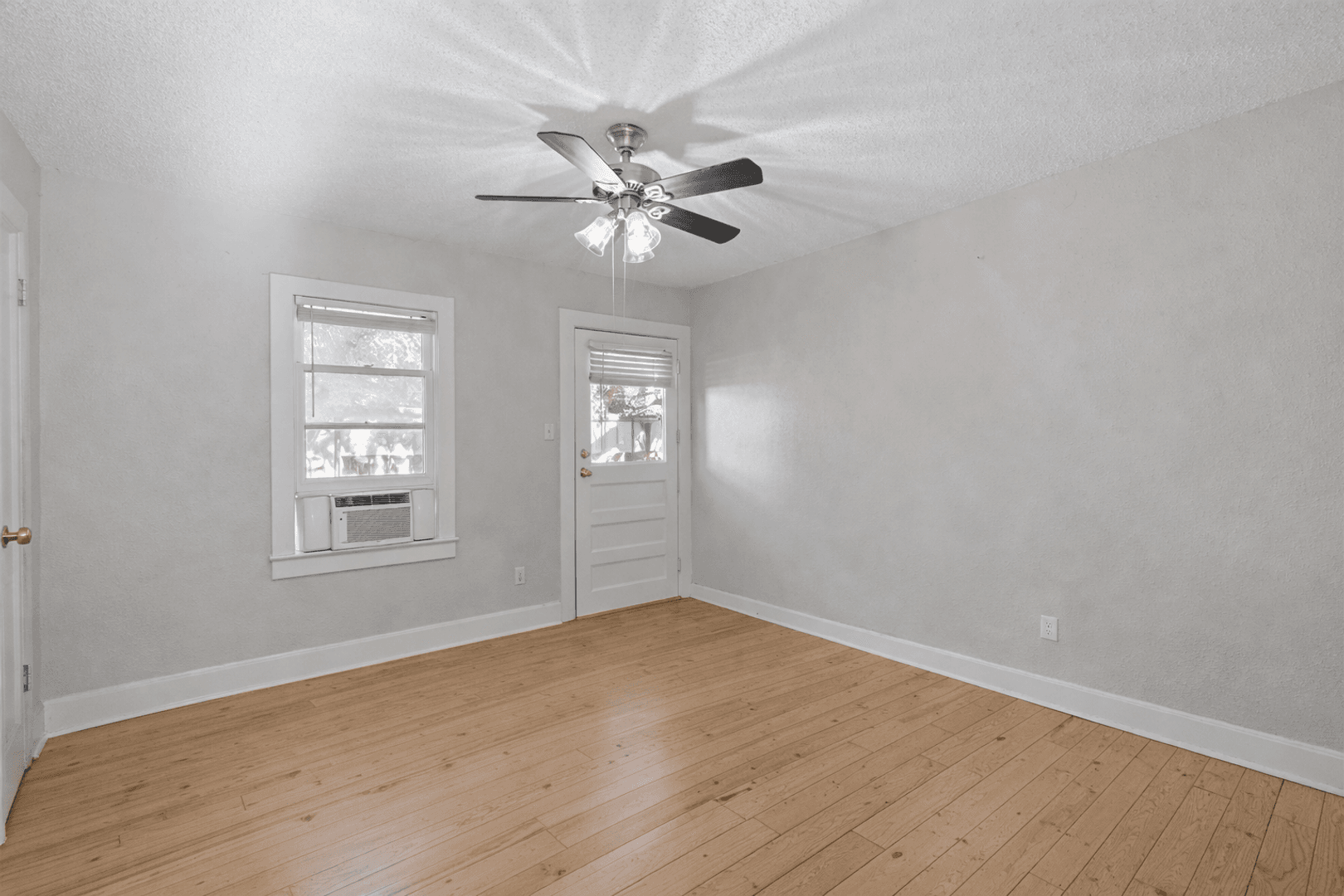 Austin Apartment: 1202 E. 29th St - #A