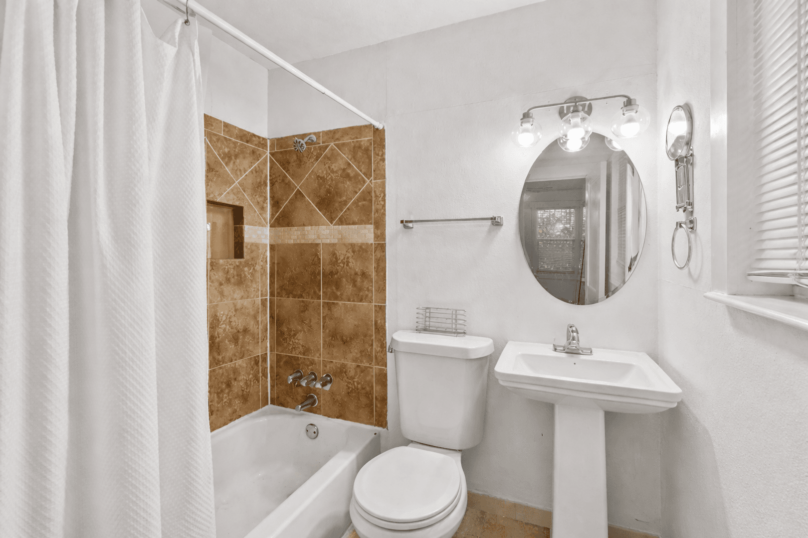 Austin Apartment: 1202 E. 29th St - #C