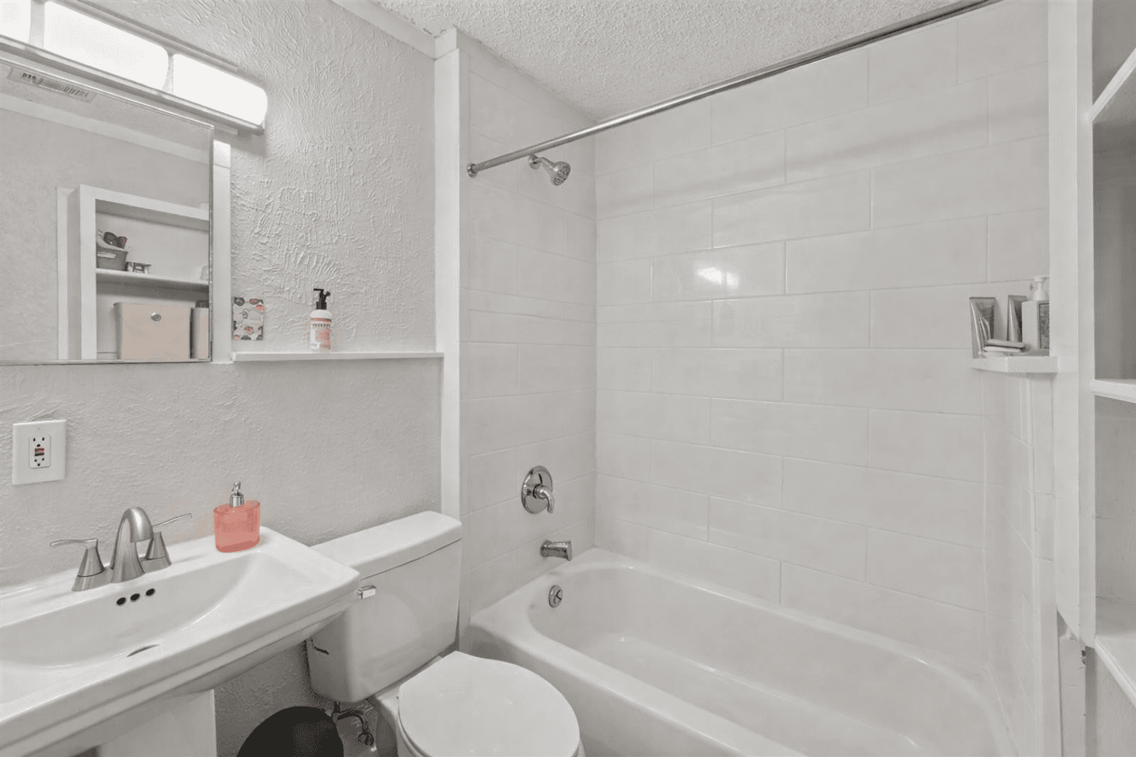 Austin Apartment: 1202 E. 29th St - #A
