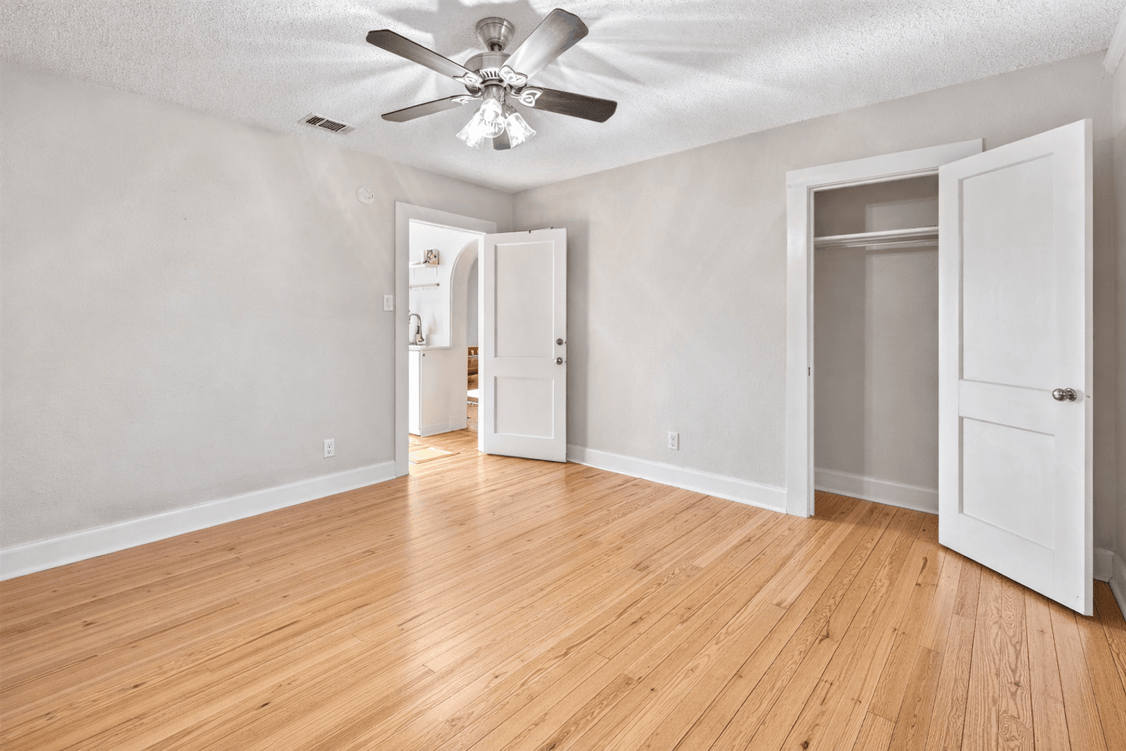 Austin Apartment: 1202 E. 29th St - #A