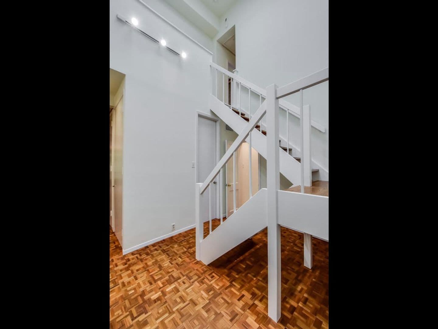 Austin House: 800 Leonard St