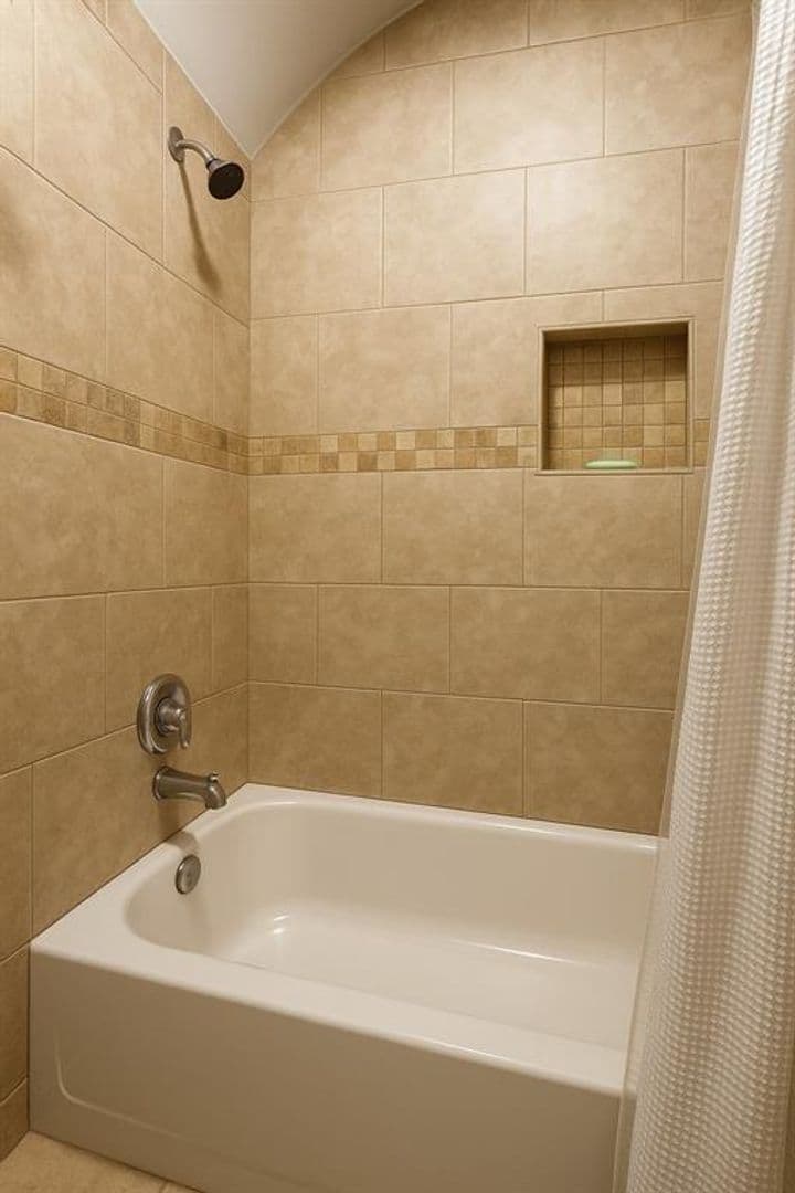 Austin Multiplex: 4420 Red River - C
