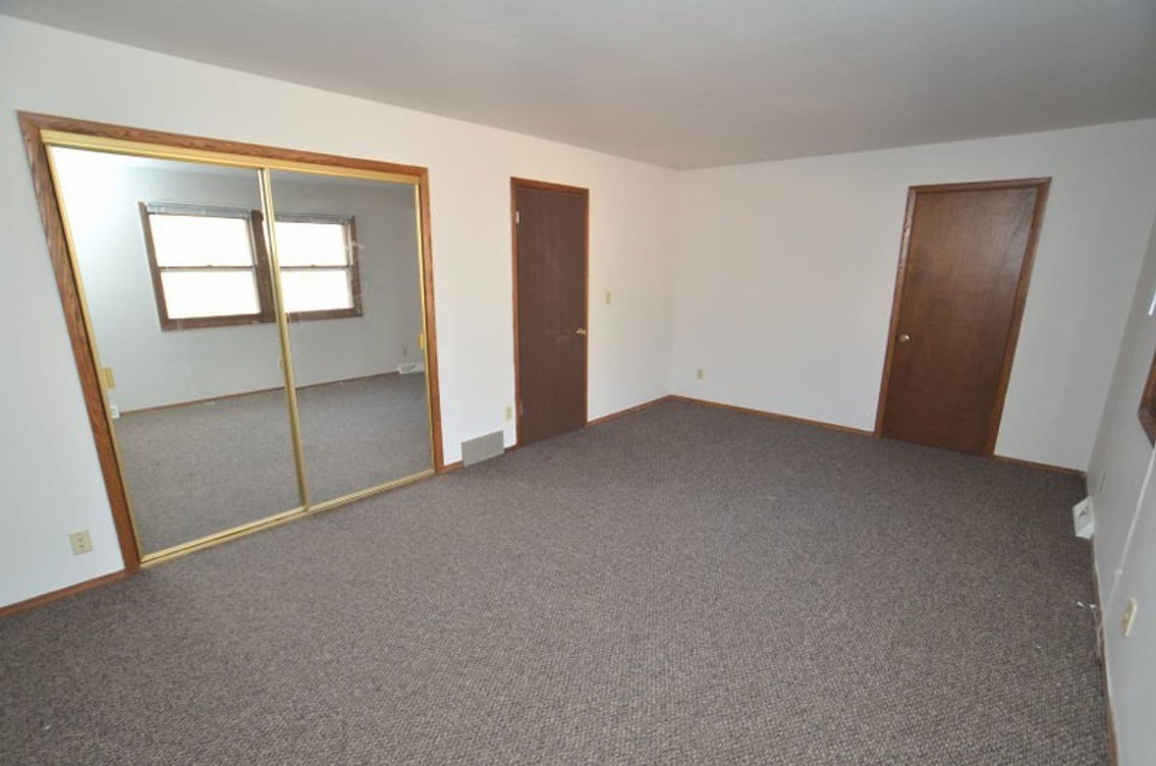 Hartland Apartment: 609 - 667 Ridgeway Drive