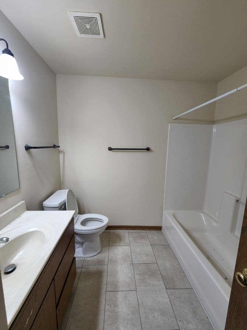 South Milwaukee Apartment: 273 N. Chicago Ave