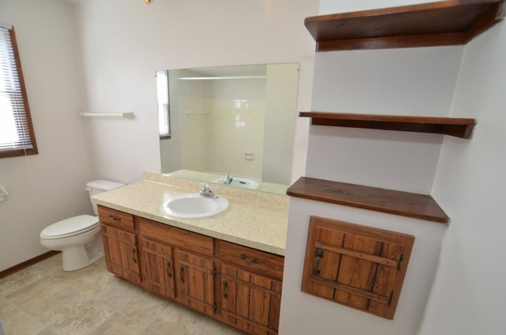 Hartland Apartment: 609 - 667 Ridgeway Drive