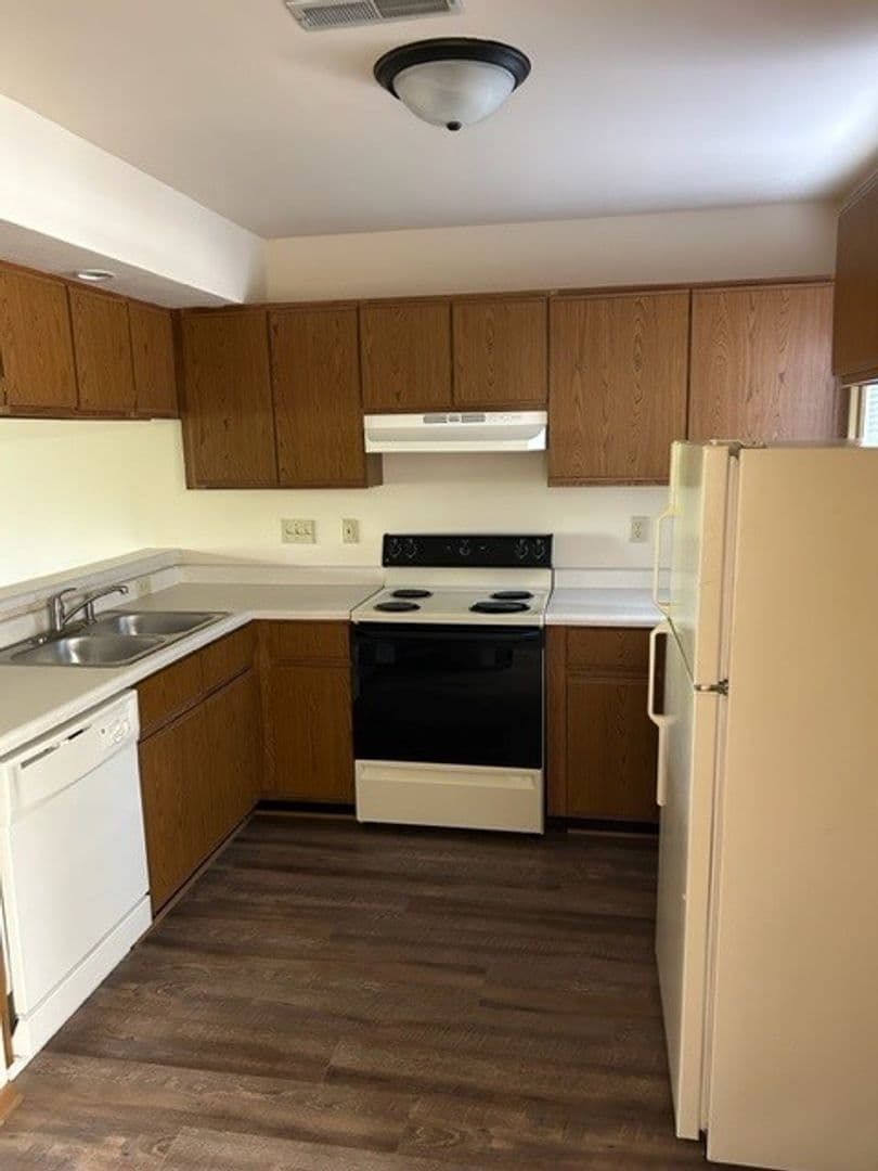 Oconomowoc Apartment: 420 Bolson Drive