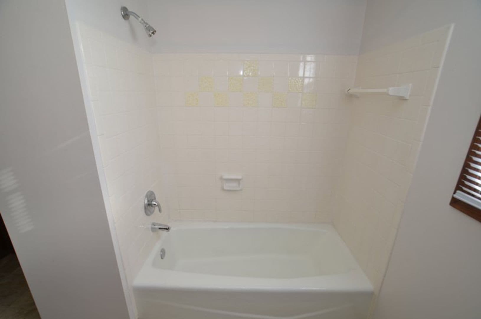 Hartland Apartment: 609 - 667 Ridgeway Drive