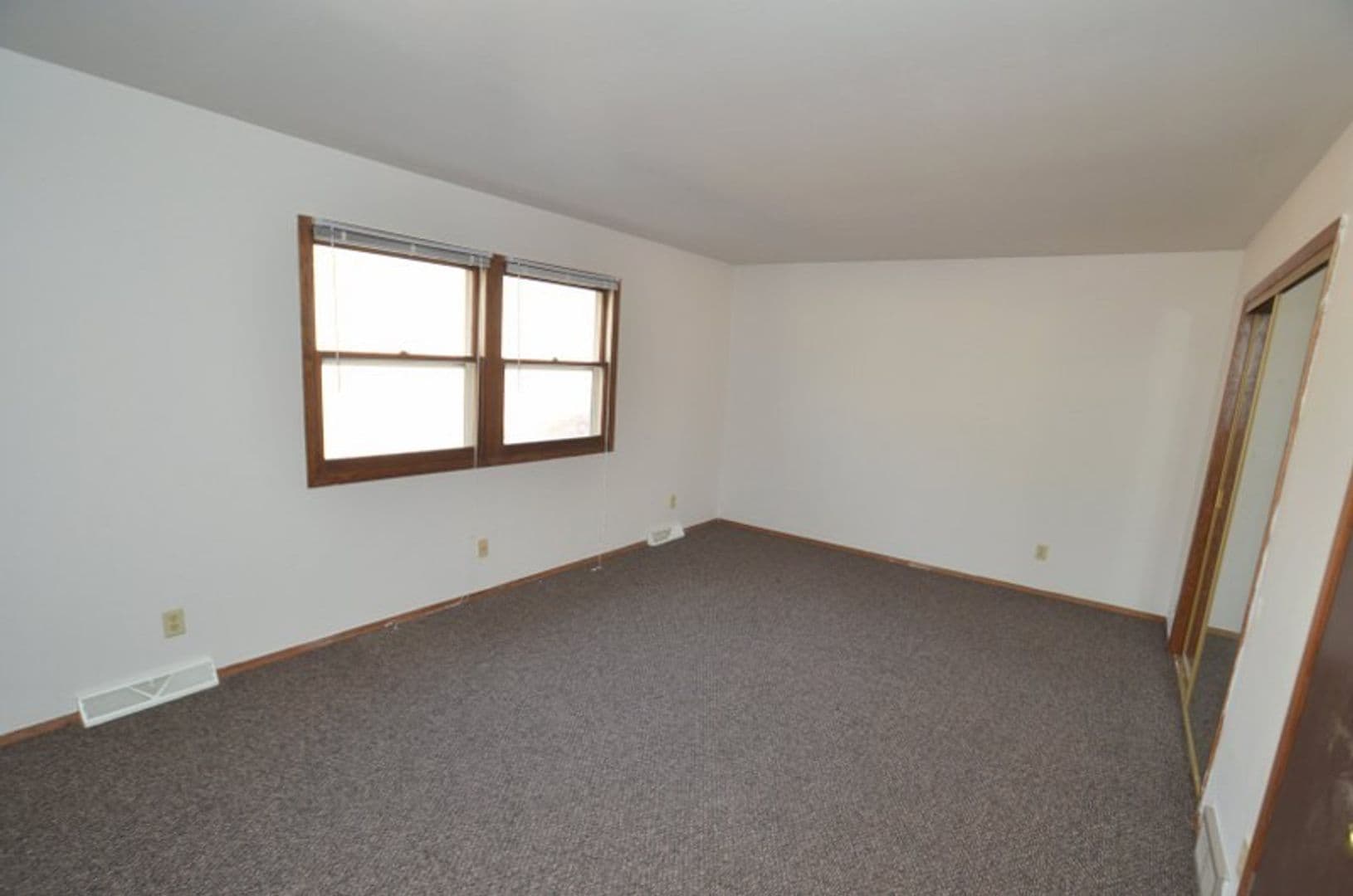 Hartland Apartment: 609 - 667 Ridgeway Drive