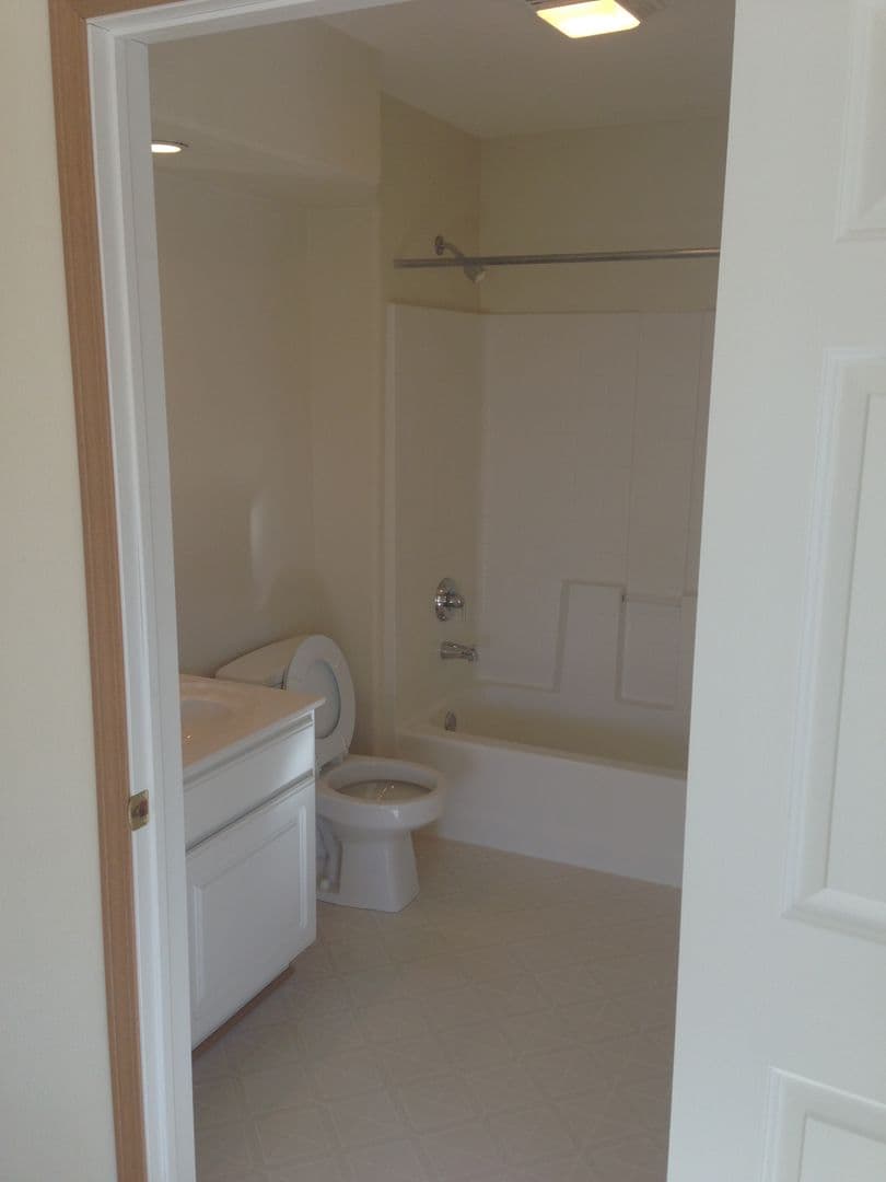 Johnson Creek Apartment: 101 Deer Crossing