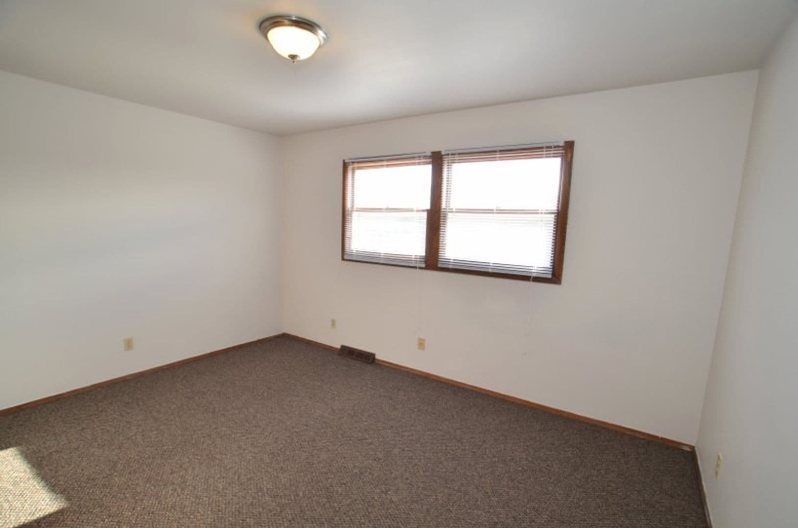 Hartland Apartment: 609 - 667 Ridgeway Drive