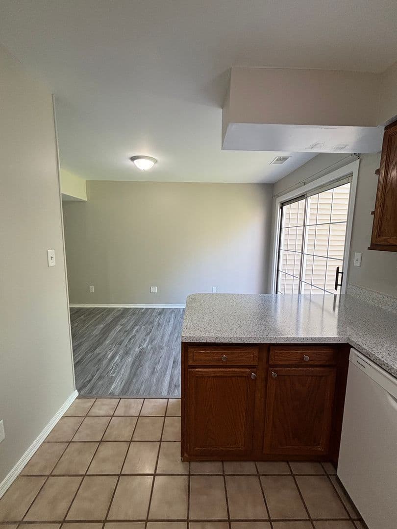 Kokomo Apartment: 300 E 261 S