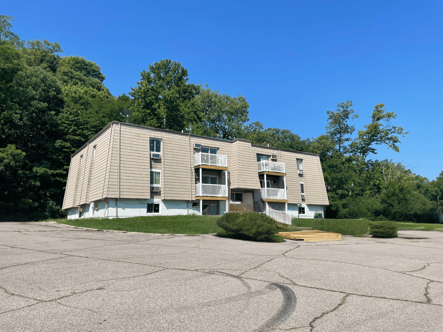 Aurora Apartment: 106 108 109 111 Dewer St. & 119-125 5th St.