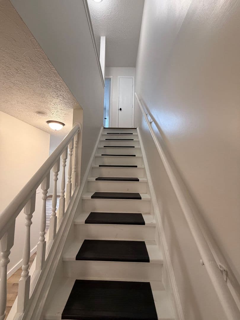 Lafayette Apartment: 10 Emerald Pines