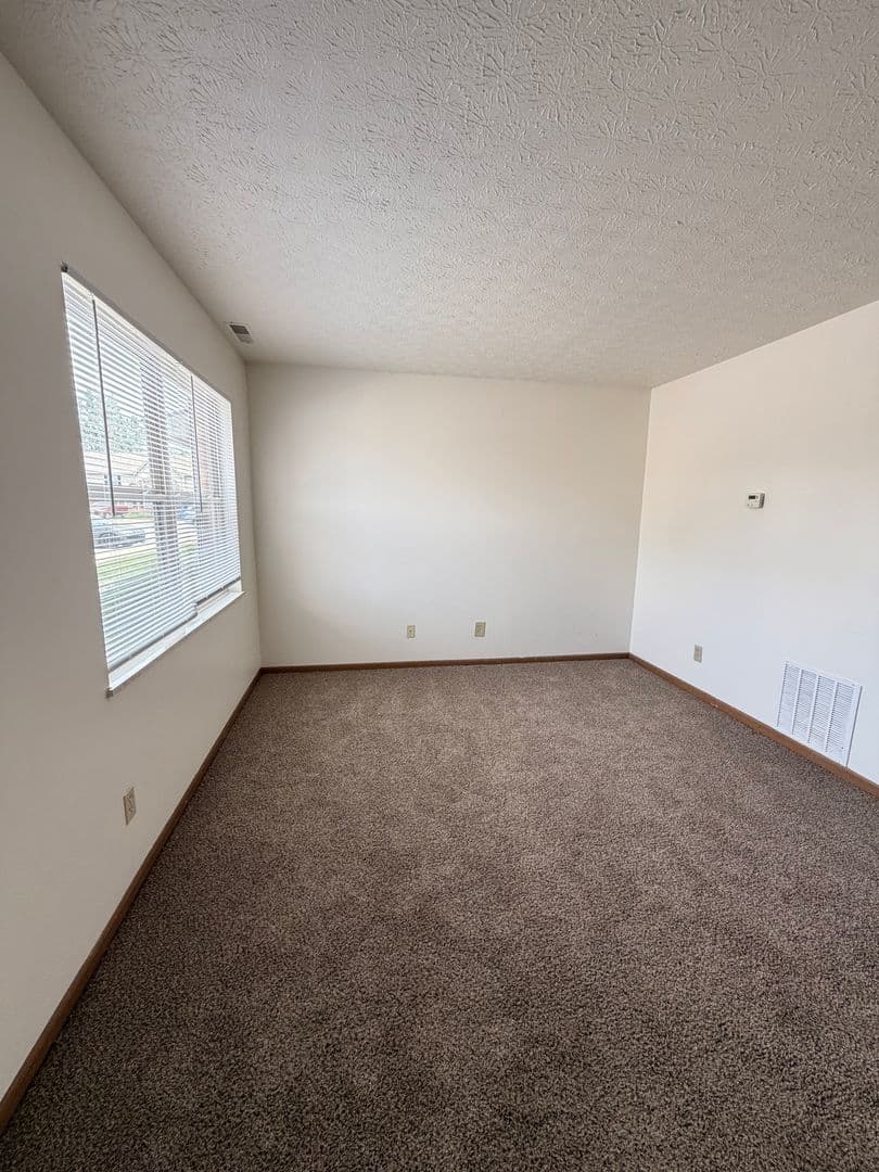 Kokomo Apartment: 800 N. Dixon Road