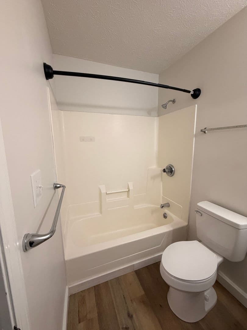 Lafayette Apartment: 10 Emerald Pines