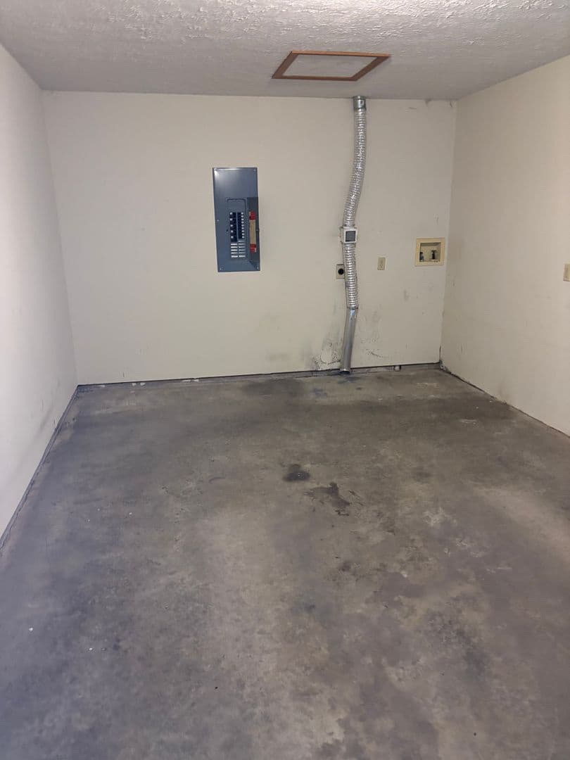 Terre Haute Apartment: 8703 Bono Rd