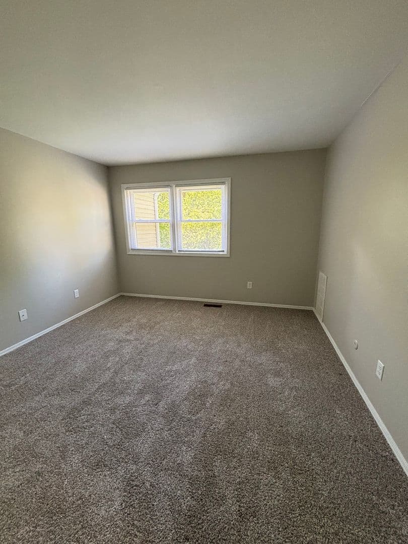 Kokomo Apartment: 300 E 261 S