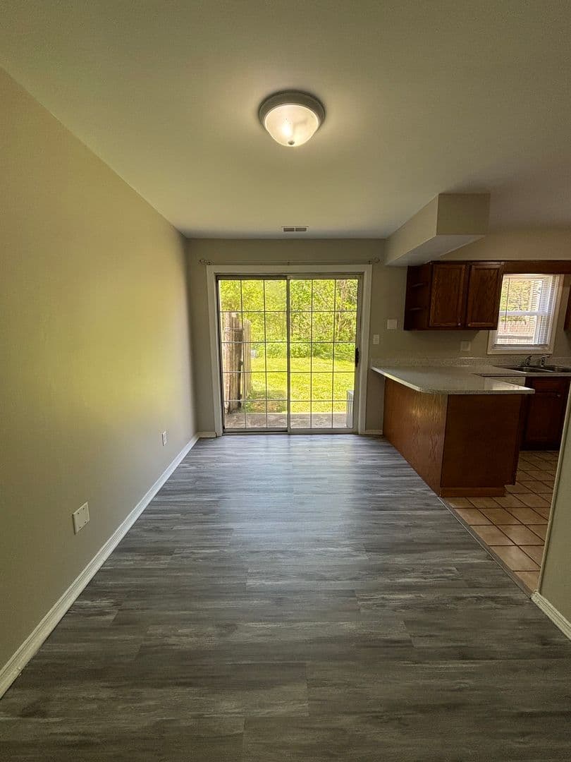 Kokomo Apartment: 300 E 261 S