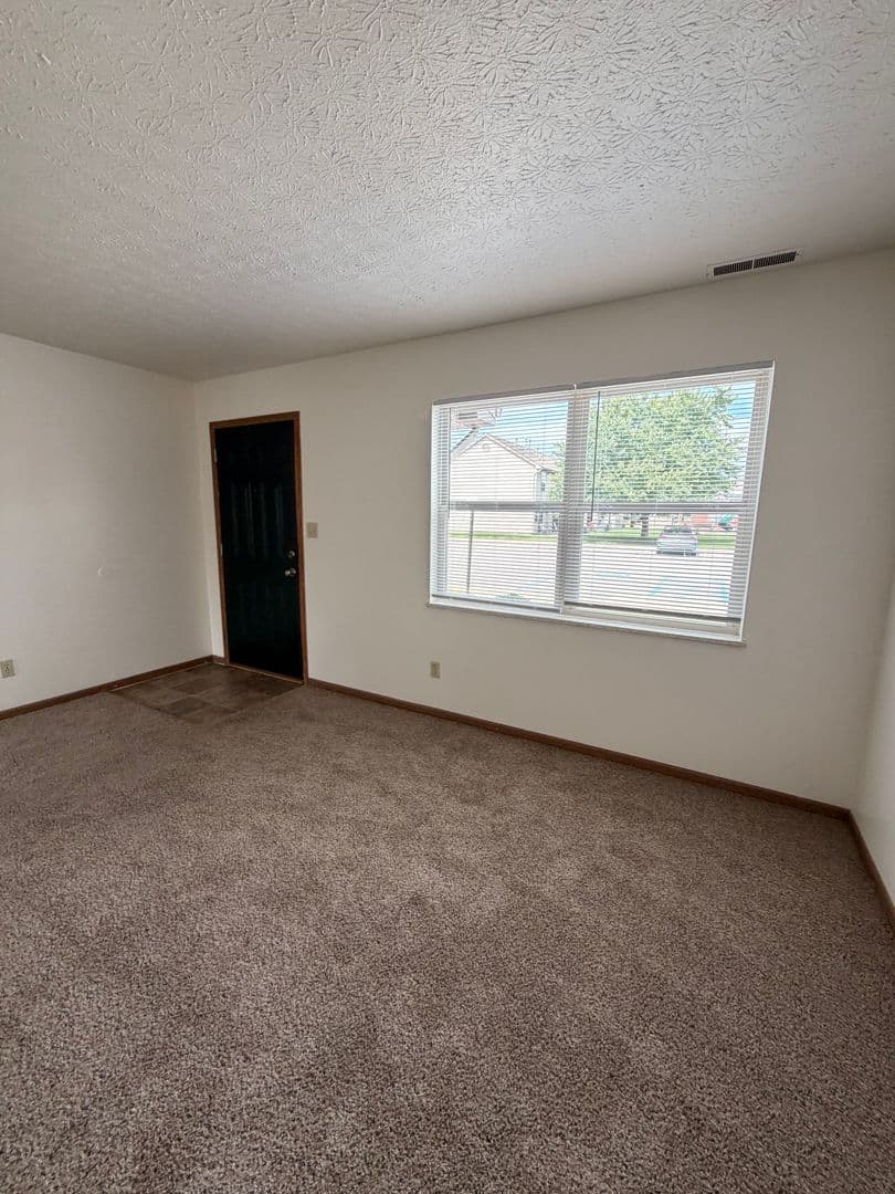Kokomo Apartment: 800 N. Dixon Road